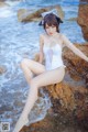 Coser @ 抖 娘 - 利 世: 獒 犬 海边 泳装 (41 photos)